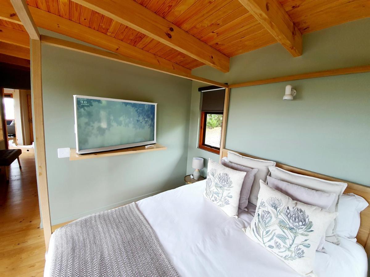 شقة Valley View Studio - Relaxing In Paradise, Knysna In Wooden Self-Catering Studio With Solar المظهر الخارجي الصورة